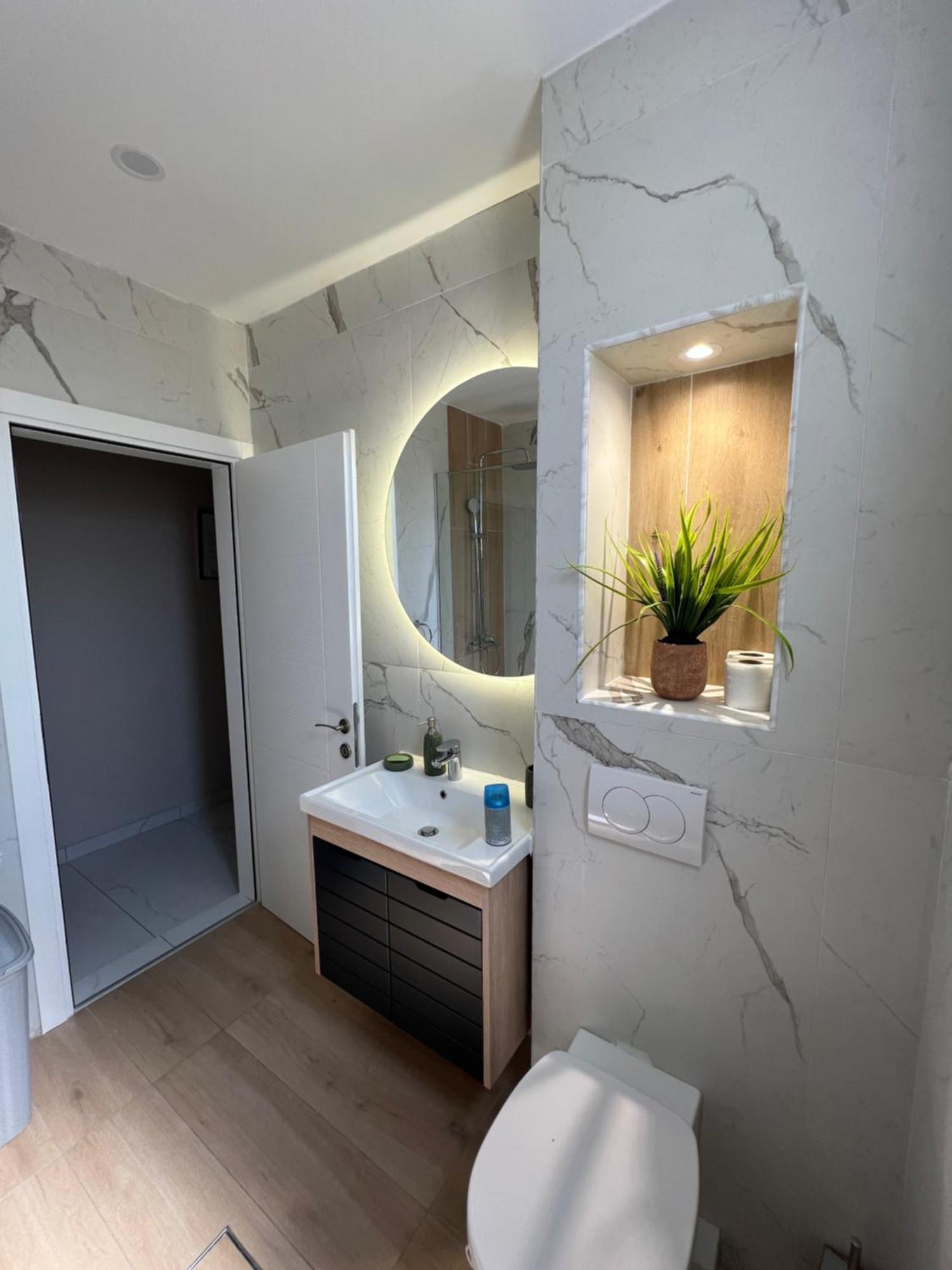 Apartment Luxury Explorer Podgorica Exterior foto